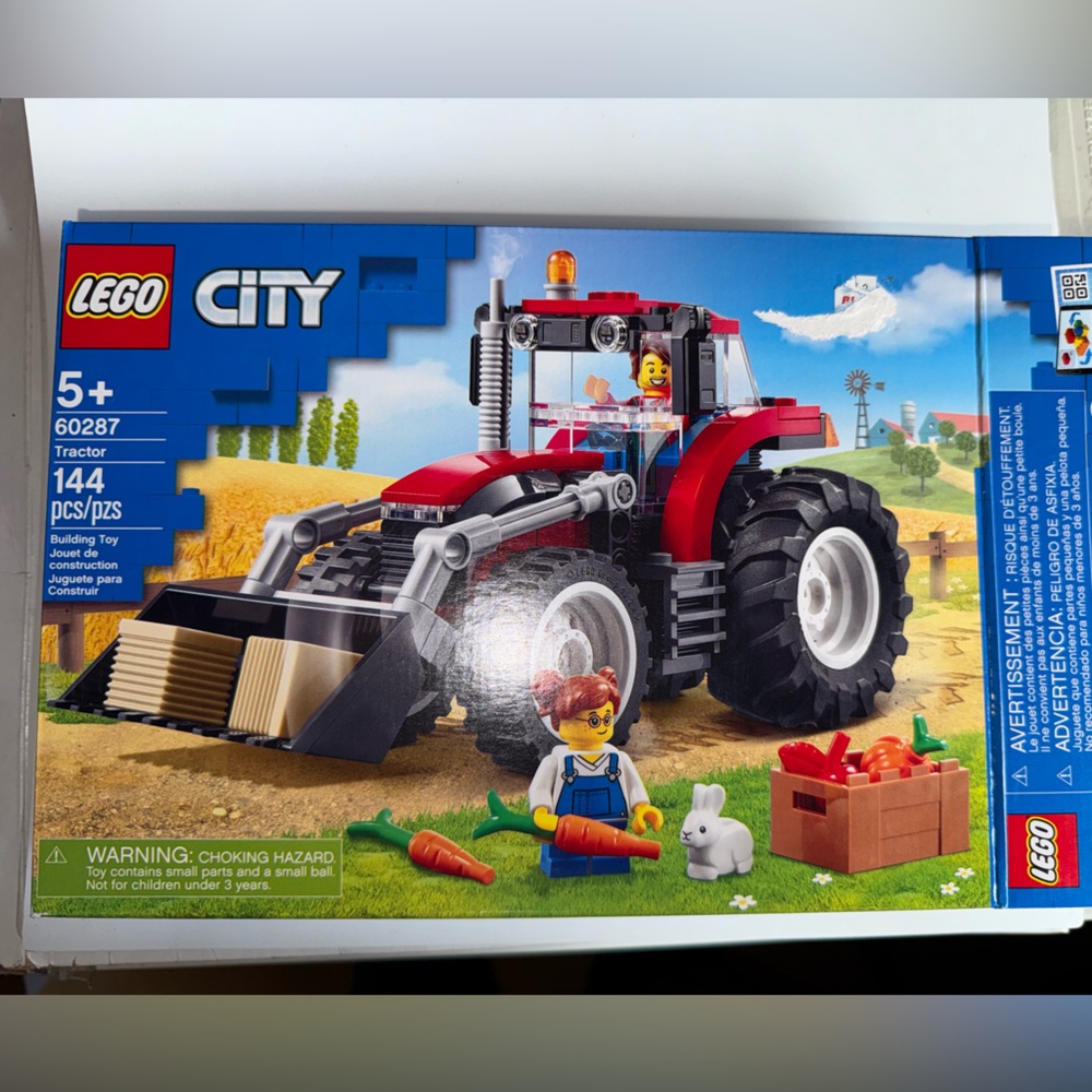 LEGO set 60287 Tractor